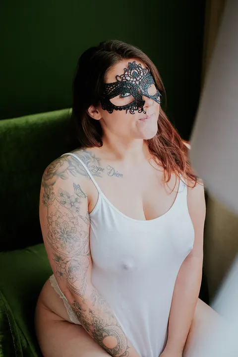 Portret met masker en witte body